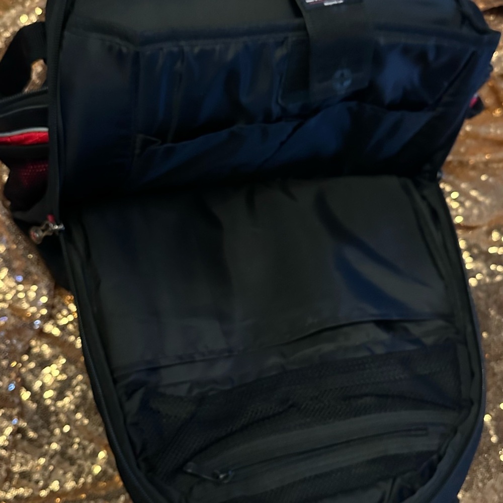 EUC Red & Black Wenger SwissGear Maxxum Laptop Backpack. - Picture 4 of 5